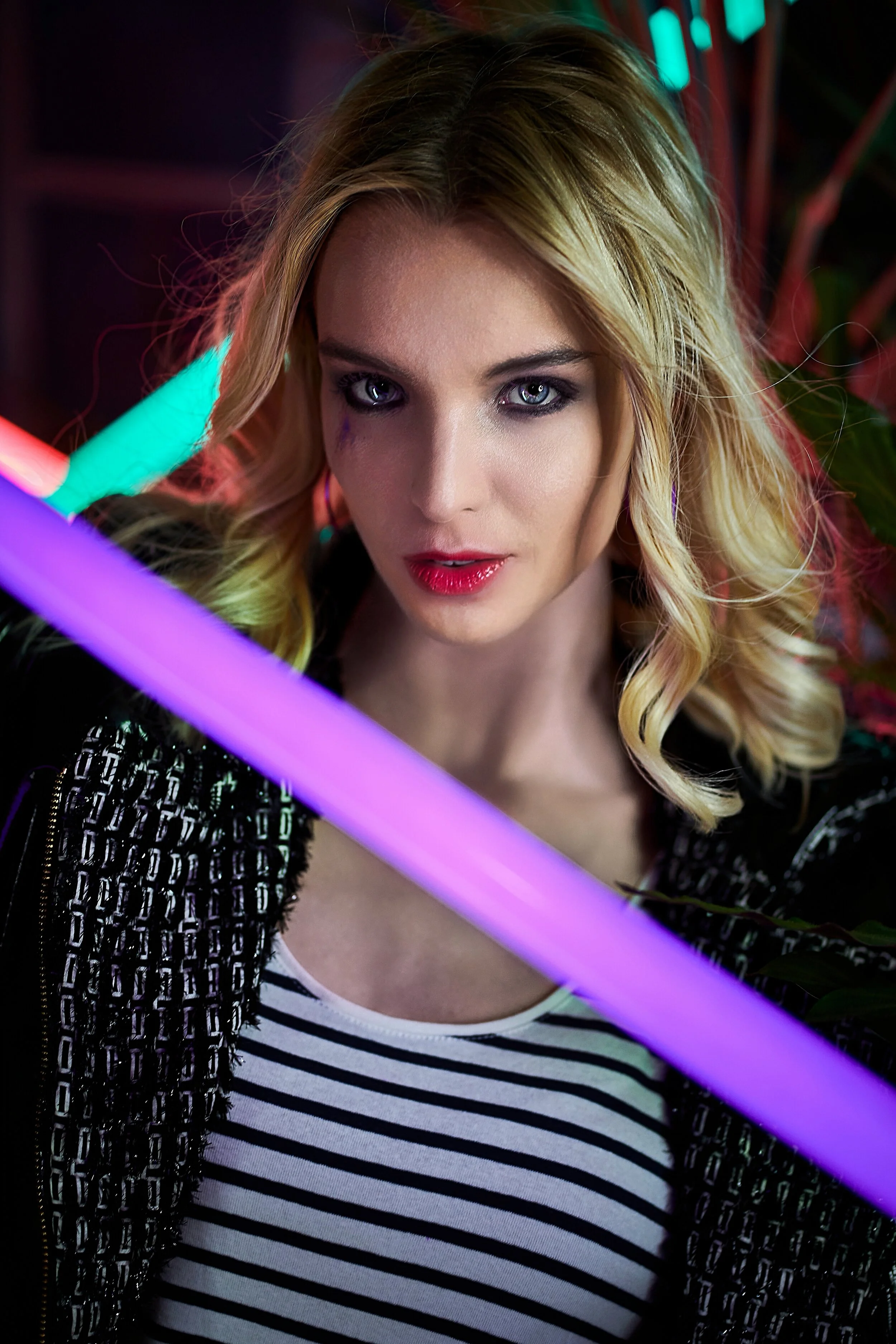 neongirls Carline 21X1.jpg