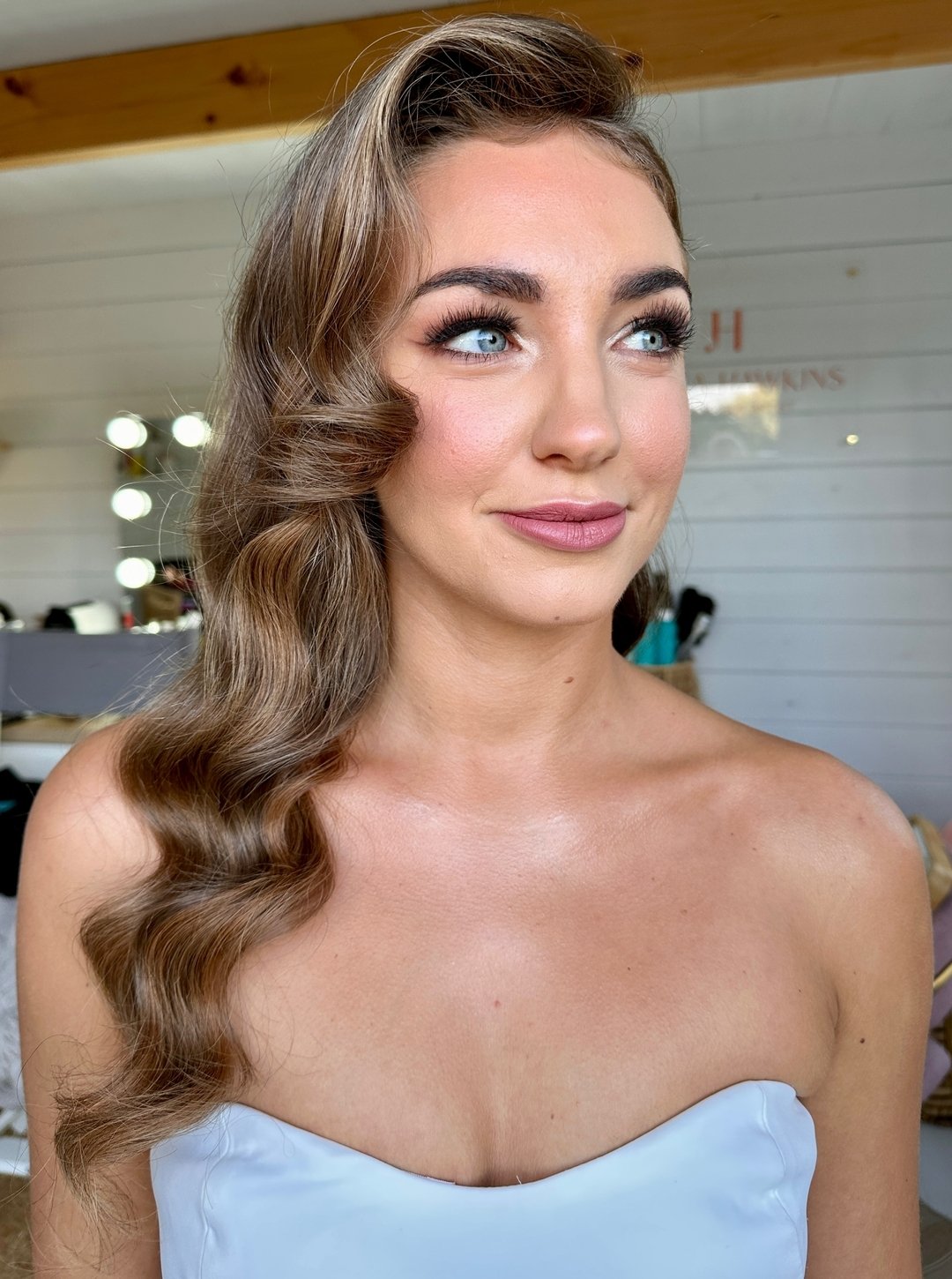 ✨ My Signature Bridal Glow ✨​​​​​​​​
​​​​​​​​
Radiant and glowing skin with lots of dreamy skincare layered underneath. Makeup designed to elevate your natural beauty, the result is an elegant modern makeup look. ​​​​​​​​
​​​​​​​​
I want you to feel 