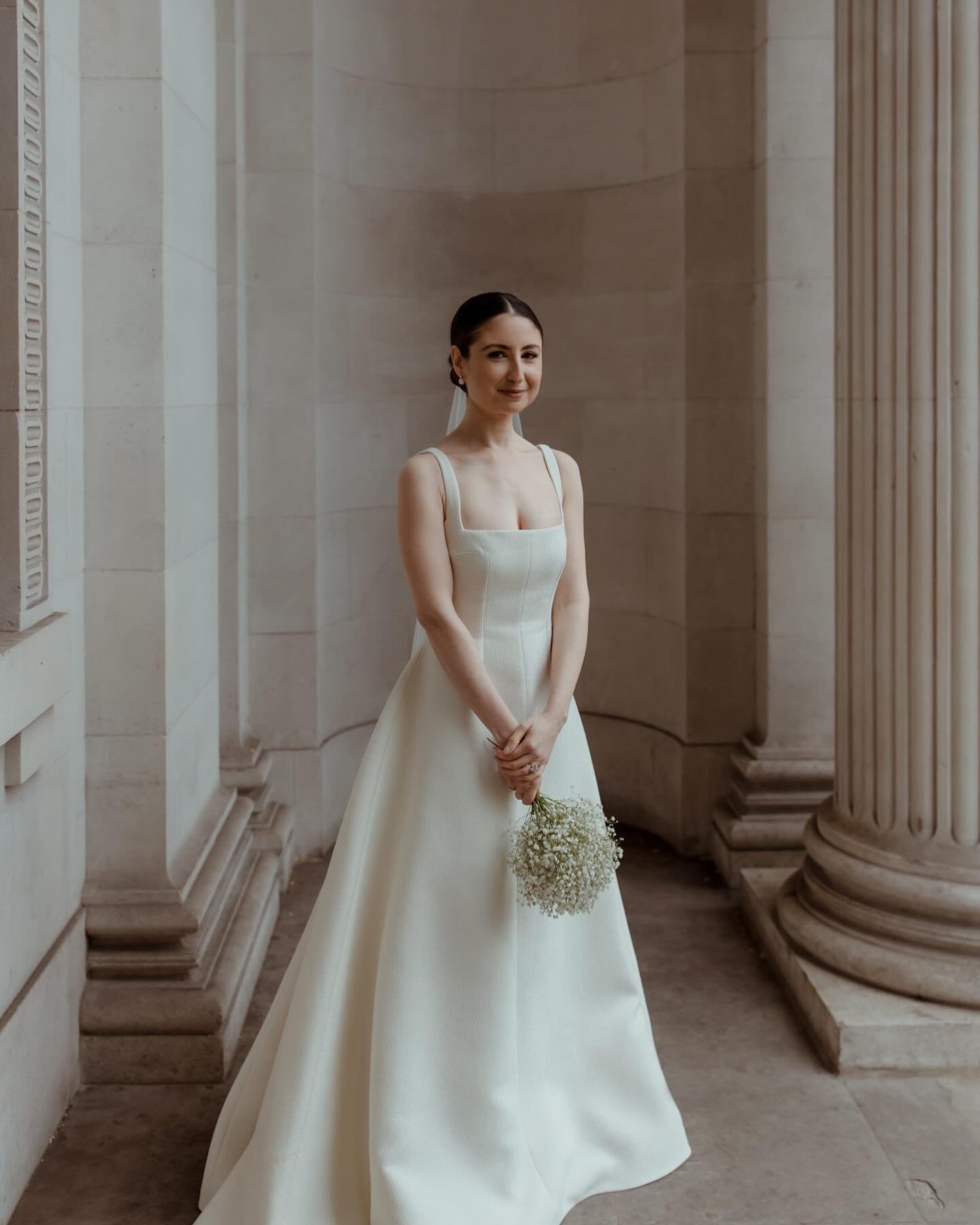 // London Weddings //
⠀⠀⠀⠀⠀⠀⠀⠀⠀
I am all for timeless elegance and Roxanna&rsquo;s hair and makeup truly encapsulated every aspect of timeless. 
⠀⠀⠀⠀⠀⠀⠀⠀⠀
Roxanna and I actually weren&rsquo;t able meet prior to hair wedding day for a hair and makeup 