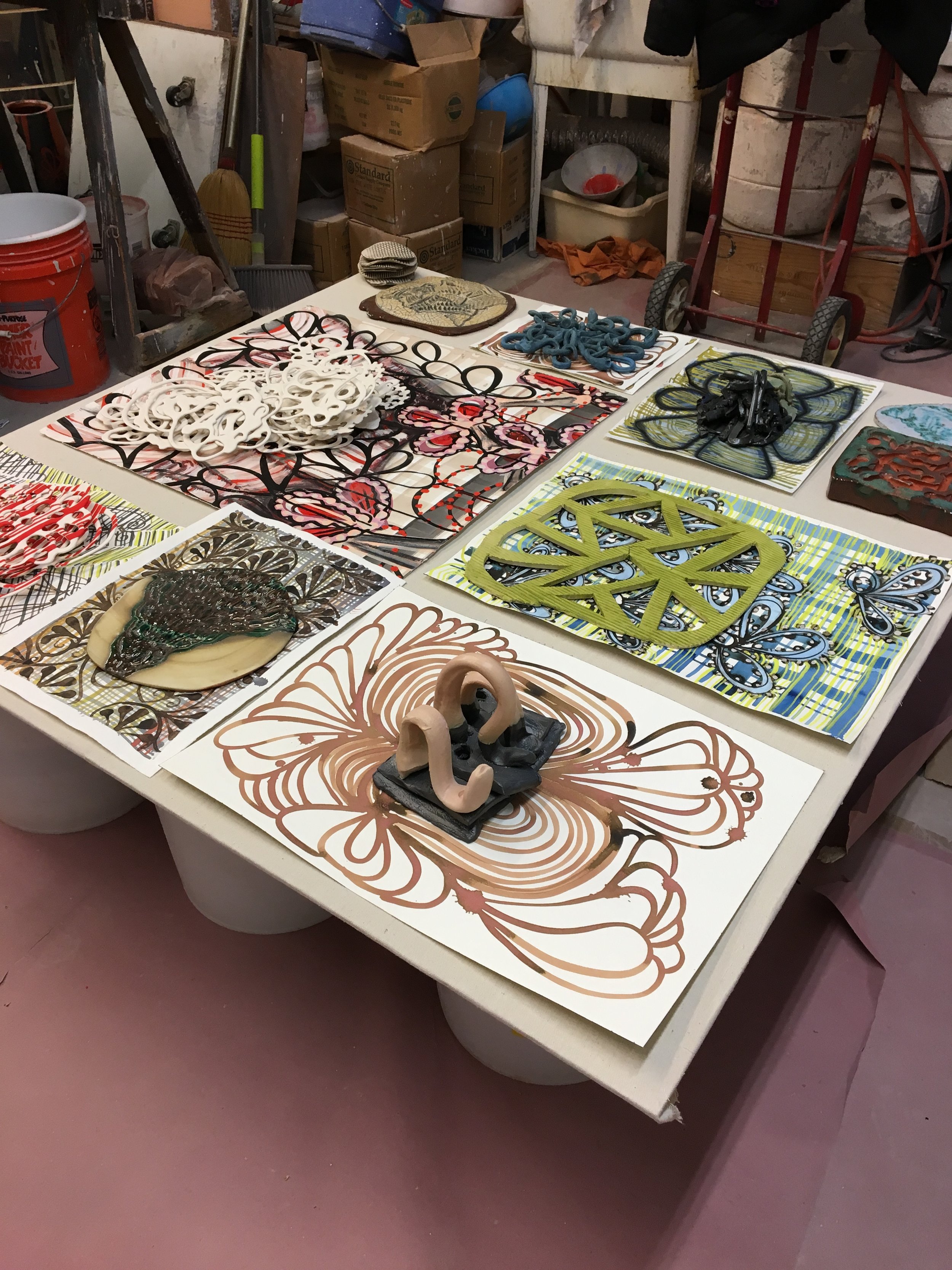  Paperweights is an open project of variable dimensions. Drawings are exhibited horizontally on a table with a variety of ceramic elements holding them down. Drawings and ceramics are made independently and come to interact on the table. Spontaneous 