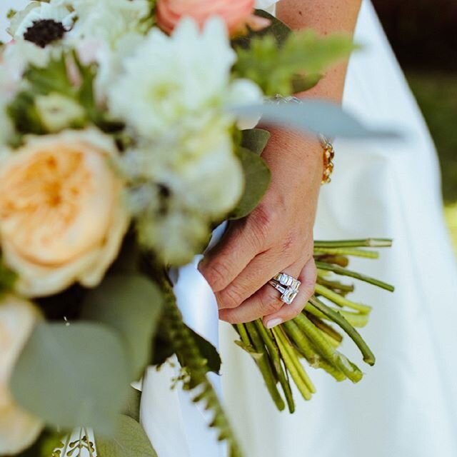 Love in full bloom. Happy first day of spring!💐 Photo by @oliviaraejameswed of Liz and Dan&rsquo;s wedding at @coralbeachbda . #BermudaEventSolutions #BermudaWeddings #Bermuda #Wedding #GoToBermuda #DestinationWedding #FirstDayOfSpring #LoveInBloom 