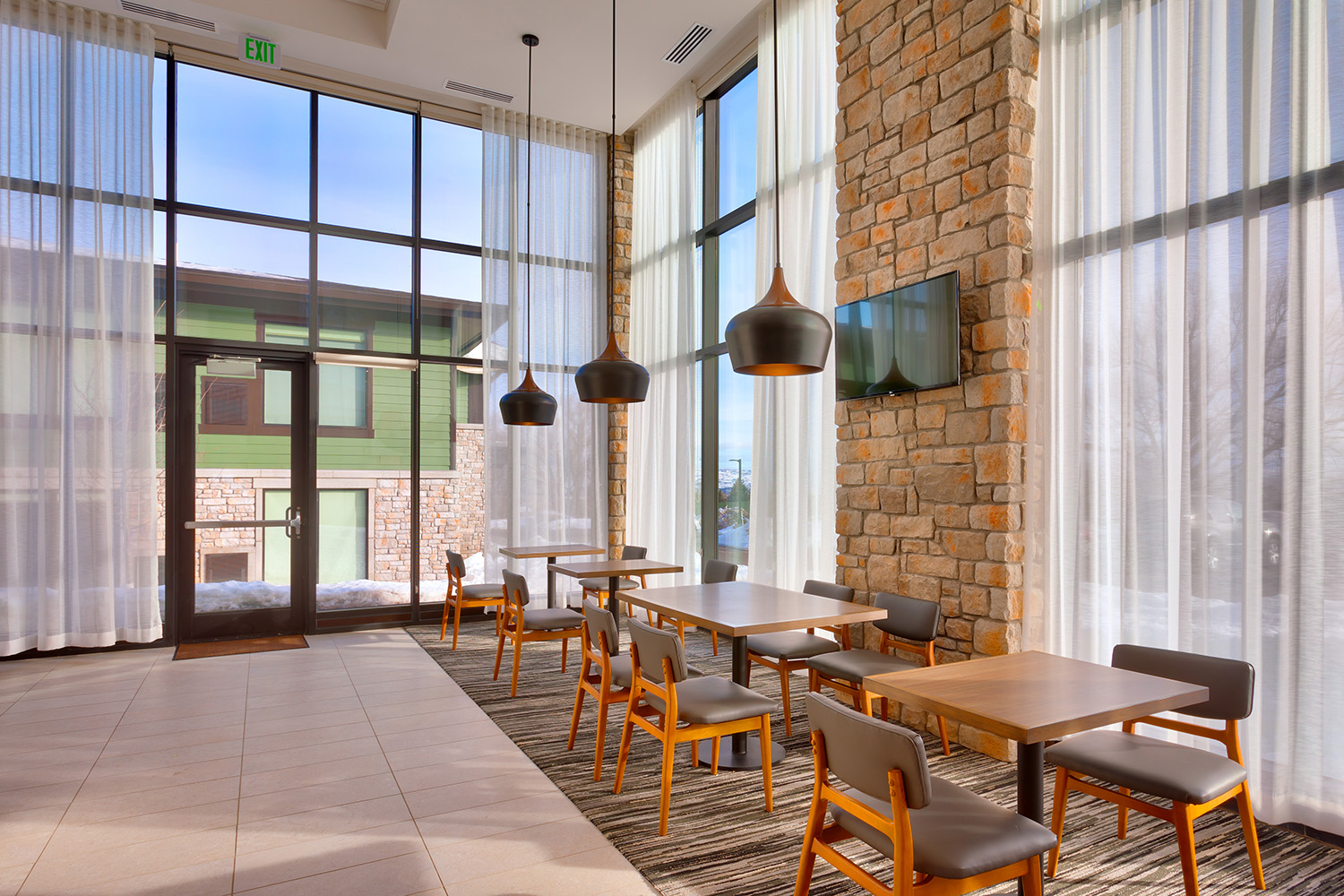 Challenger Lighting_Hyatt Place_Park City UT_hyatt_hyattdam_images_2016_03_17_1518_Hyatt-Place-Park-City-P013-Dining-Area_2.jpg