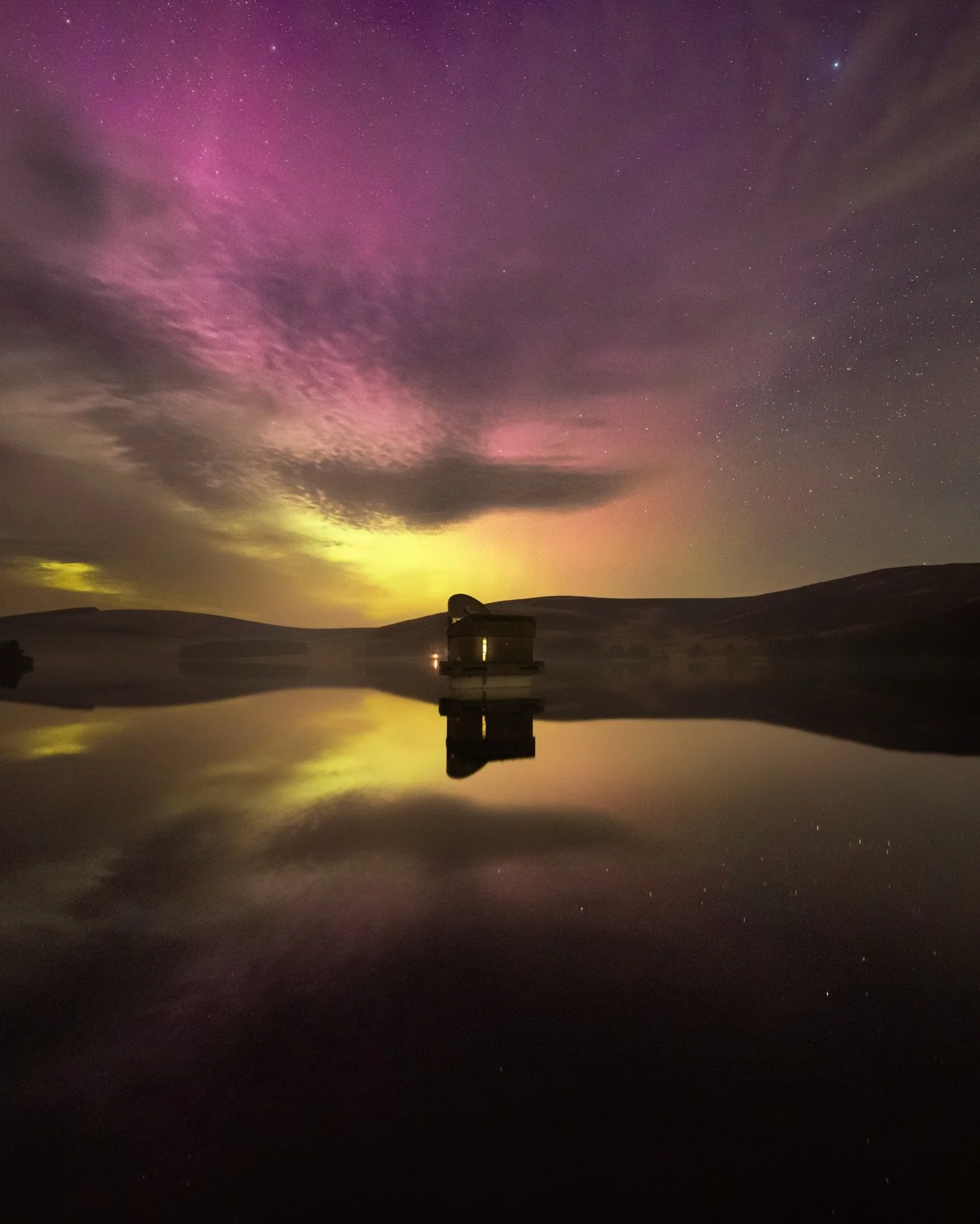 Backwater reservoir under the Aurora last night. ➡️🏞️ Swipe slowly on shots 2 and 3 for a full pano. Last shot was taken a few minutes before.

Near 1 am I was lying in bed just about to drift off when a very strong aurora alert pinged on my phone. 