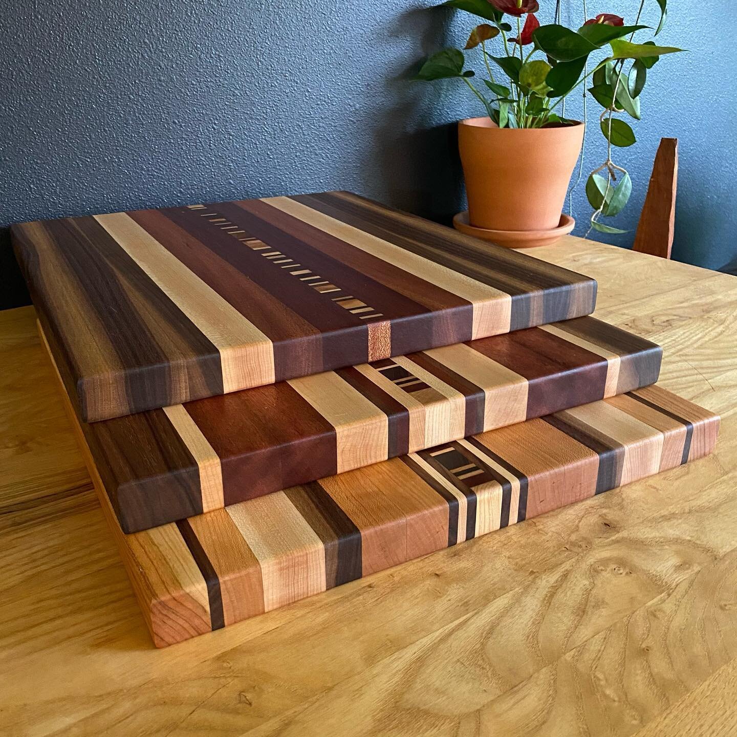 Sweet little batch of 15&rdquo;x17&rdquo; #maple #cherry #blackwalnut and #sapele #cuttingboards to spice up your Tuesday night. You can thank me later. Yum. Cutting boards. 
.
.
.
.
.
#endgrain #cuttingboardart #endgraincuttingboard #endgraincutting