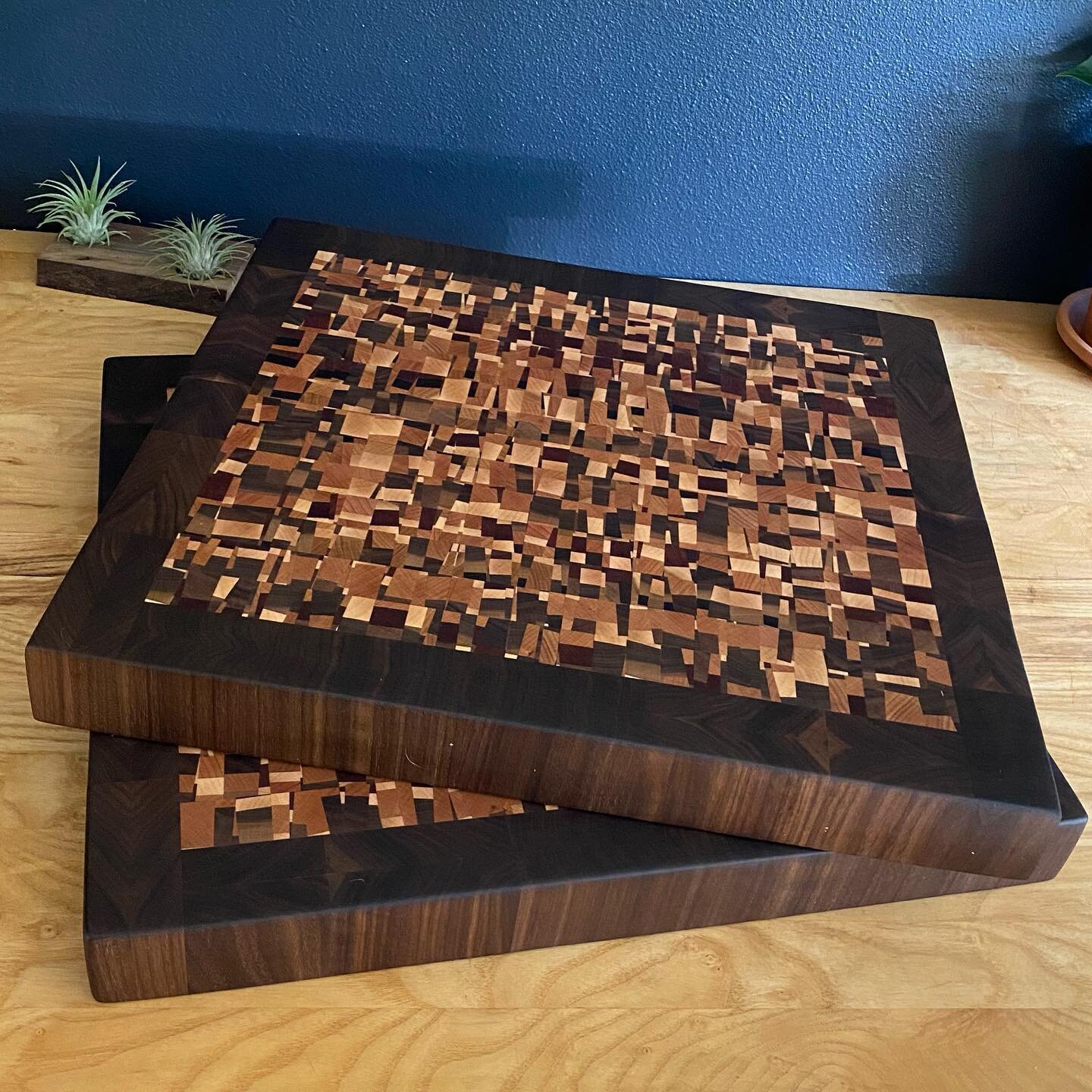 I promise it&rsquo;s the last time I&rsquo;ll mention it. There&rsquo;s still time to enter the giveaway for one of these fabulous endgrain chaos boards I made over at @woodcraftreposts. Or feel free to buy one off me. But first enter the giveaway. O