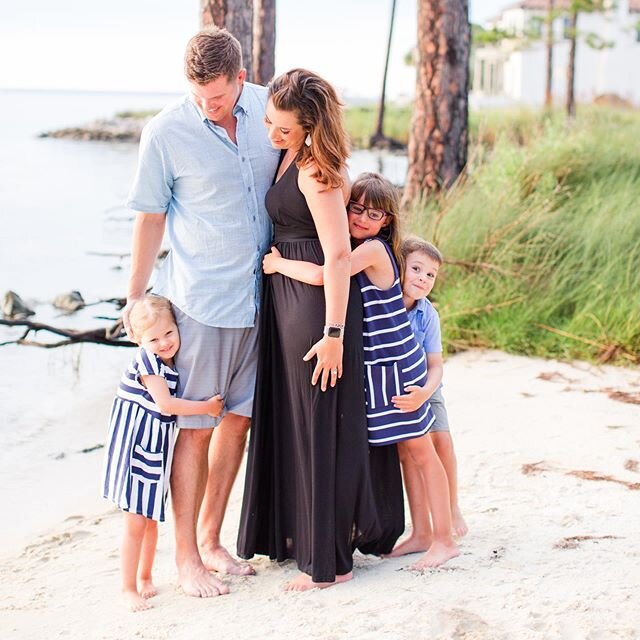 Not the first time I&rsquo;ve bumped into this beautiful family on the beach 😎 #annakphotog