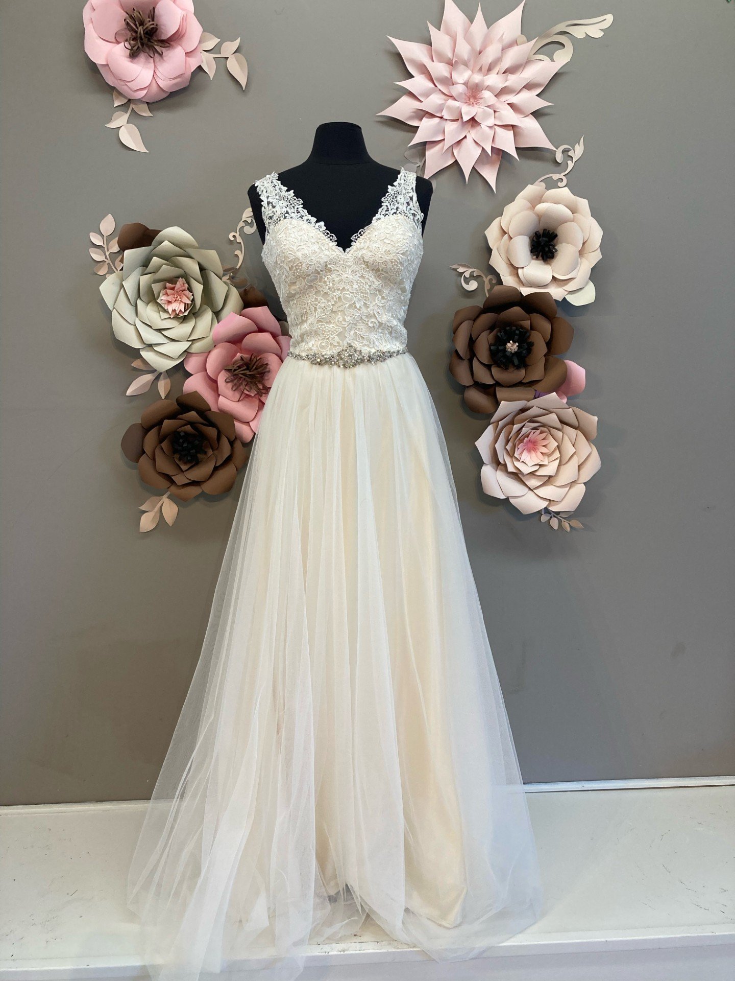 Formal Dress Allure 9205 Allure Bridals Lace V Neck A-Line Wedding