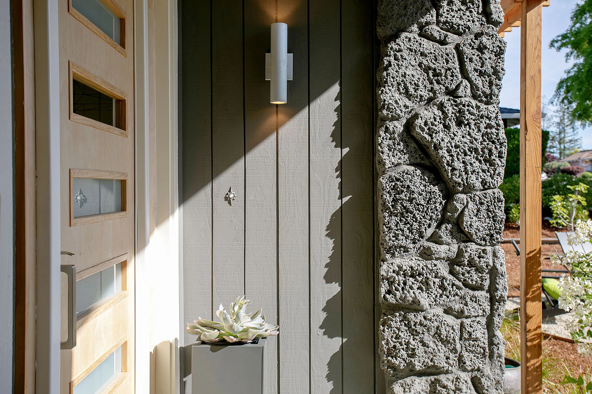 07 Front door detail.jpg