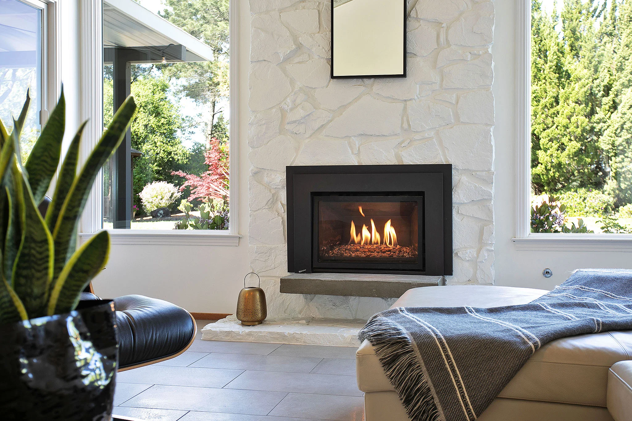 12 Liv fireplace.jpg