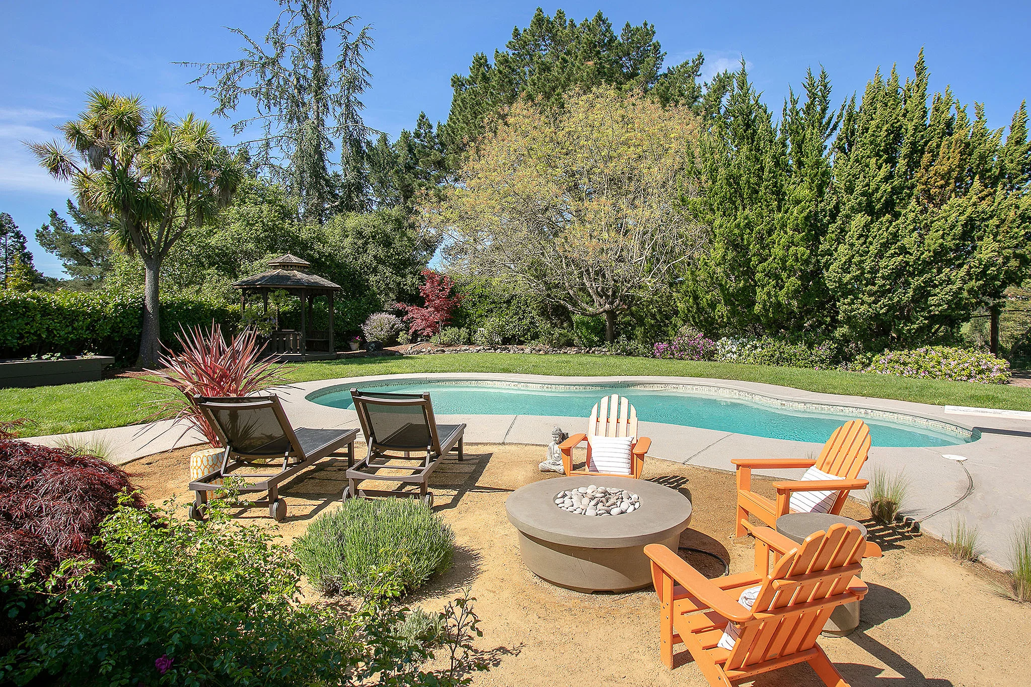 28 Back yard.jpg
