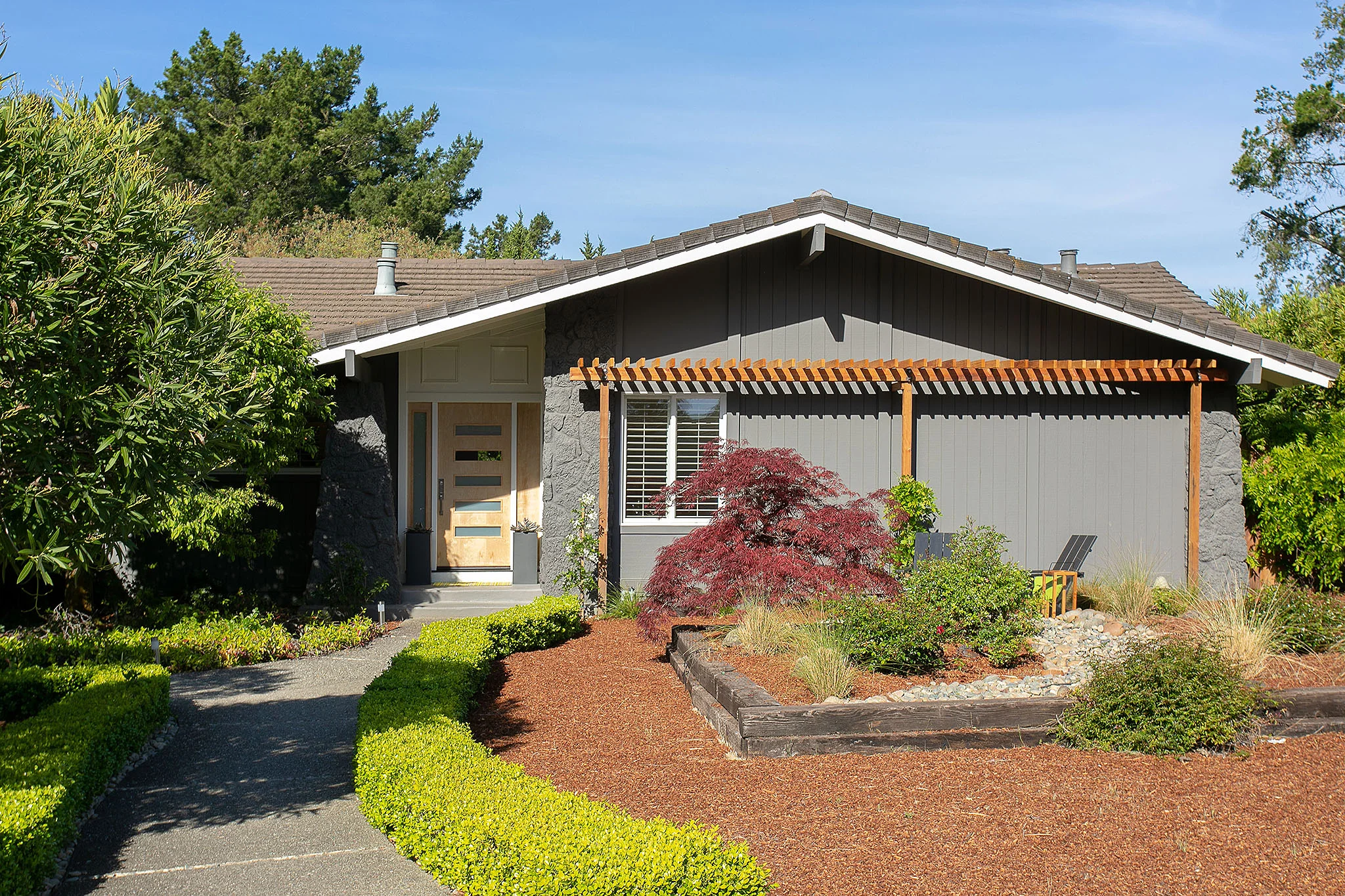38 Front walk2.jpg