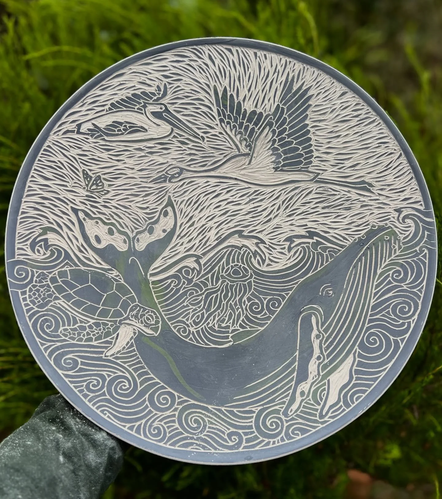 Exploring migration&hellip;

 #potteryprocess #sgraffito #potterymaking #sgraffitopottery #sgraffitoceramics #handcarved #pottery #slipcarving #ceramics 
#wildlifeart #handmadeceramics #lizrpottery #blackandwhitepottery #natureinspiredpottery #wheelt
