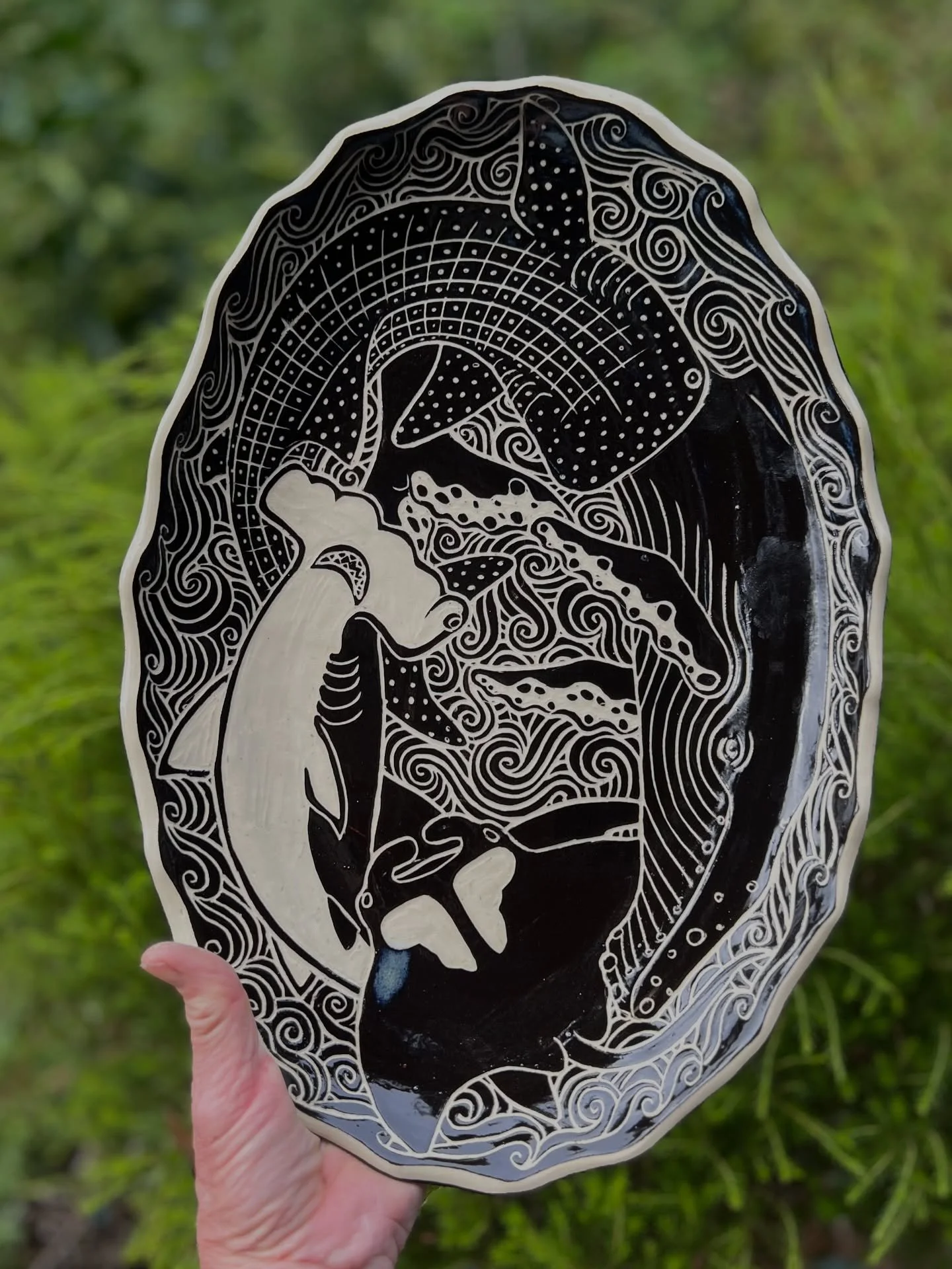 Pelagic Migrants- fresh from the kiln, this platter will be in my November 28 online sale.  Kicked myself a little for cramming so many on there when i made it, but i think it worked out in the end!

 #mantaray #hammerheadshark #whaleshark #humpackwh