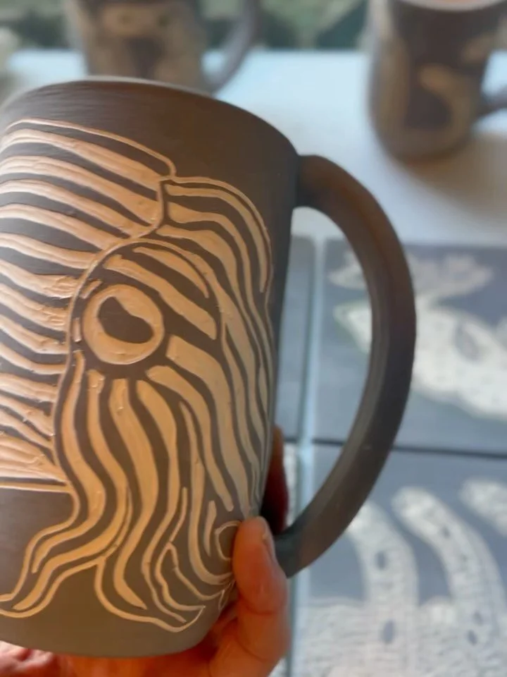 Working on a coral reef tile set, so I&rsquo;m practicing on mugs and tiles first.  Featuring some of my favorite creatures too!!

#coralreef #customtiles #sgraffito #eagleray #octopus