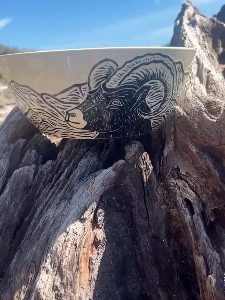 Any excuse to go to the beach!  These pots are going fast, but the online sale is still going.  I&rsquo;m pulling and packing the first orders today.  Thank you SO MUCH!

#sgraffitopottery #eagleray #octopus #blackandwhitepottery #smallbatchpottery