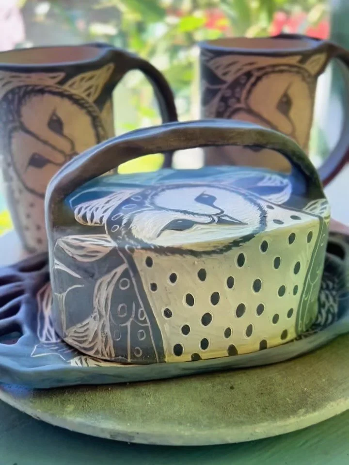 Great Horned Owls are hooting all night, honeybees are swarming on Barn Owl boxes&hellip; how could I not carve more owls?

#sgraffitopottery #sgraffito #owls #mugs #butterdish