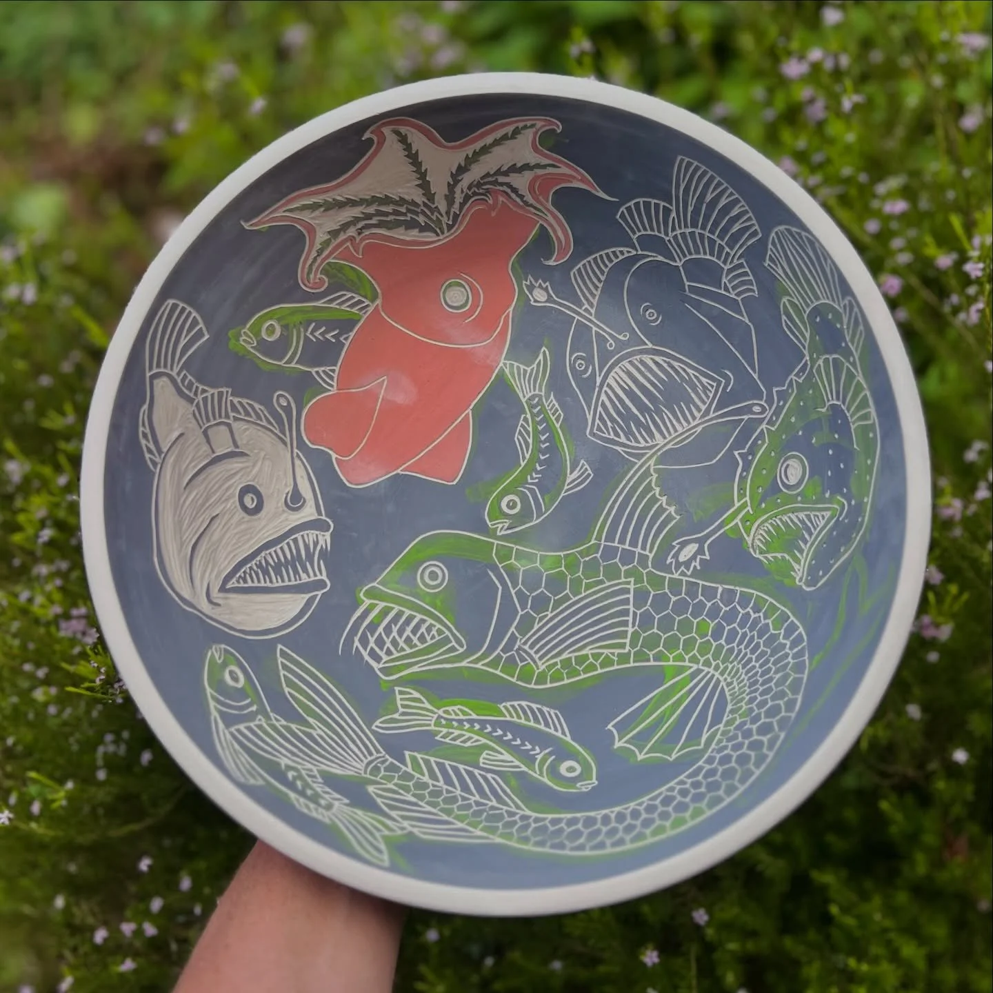 Practicing anglerfish and Other Deep sea creatures for the new version of the lamp&hellip;

#anglerfish #deepseacreatures #sgraffito #sgraffitopottery  #sgraffitoceramics