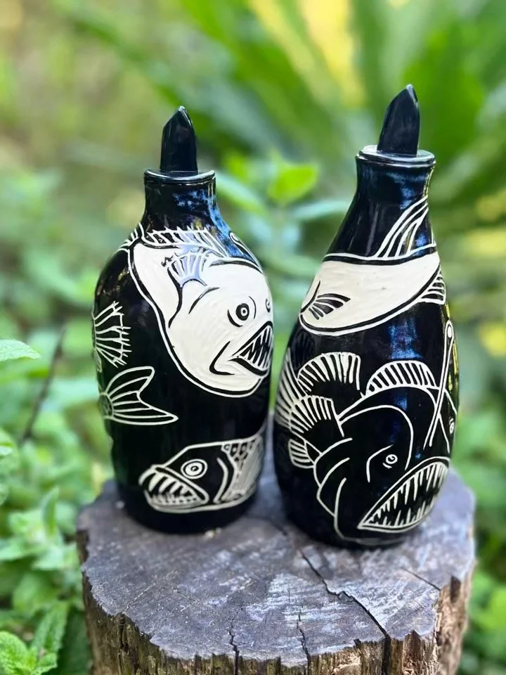 If you have to leave an oil jug out on the counter, shouldn&rsquo;t it make you joyful?  And who doesn&rsquo;t glean joy from a ferociousness of anglerfish? Or a pair of vampire squid? Or audacious amanita moscaria?

#deepsea #oiljug #sgraffito #kitc