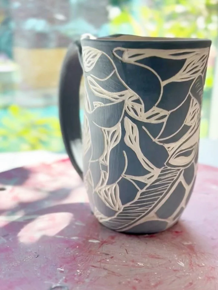 My dear friend Brian had a glorious tattoo of a giraffe licking leaves from a tree and now I have giraffes and their prehensile tongues in my head.  Thanks Brian❤️

#giraffe #sgraffito #sgraffitopottery #lizrpottery #handmadeceramics