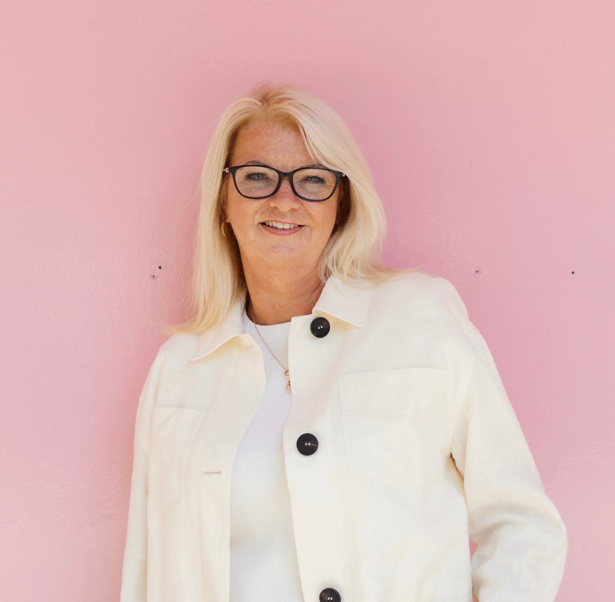 EP 191 - "The Body Language Whisperer" With Adrianne Carter 