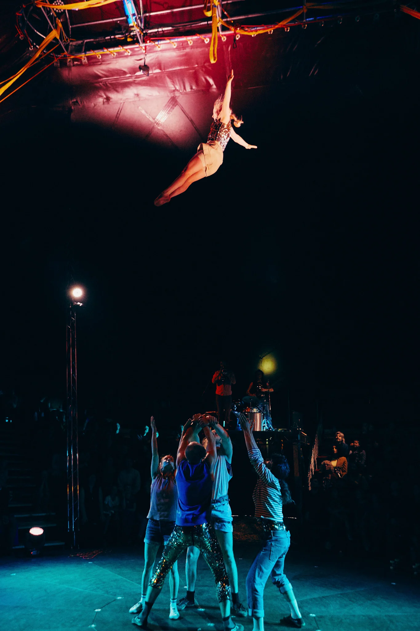CircusILoveYou-2048px-0316-Show Leuven-Minja Kaukoniemi.jpg