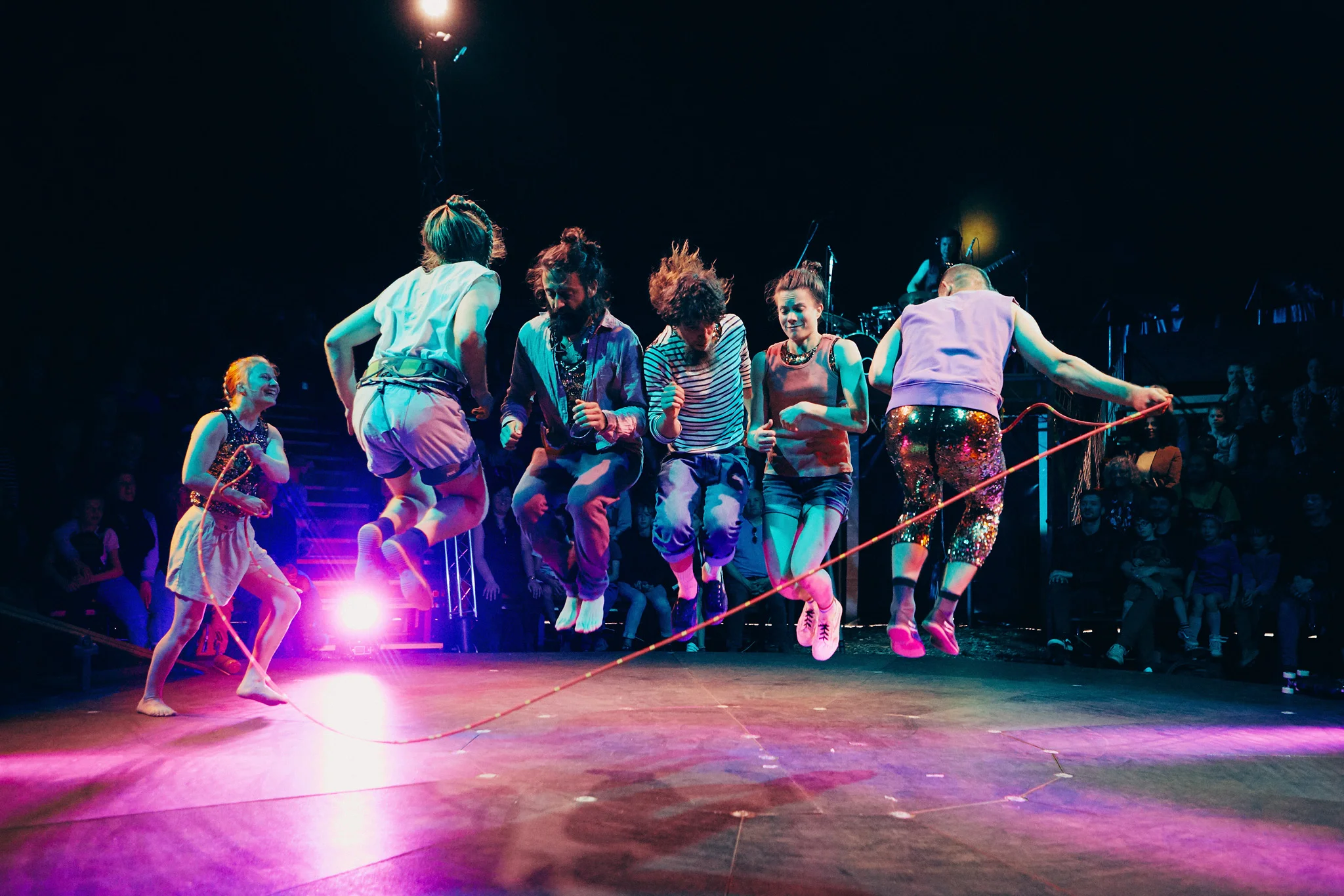 CircusILoveYou-2048px-0319-Show Leuven-Minja Kaukoniemi.jpg