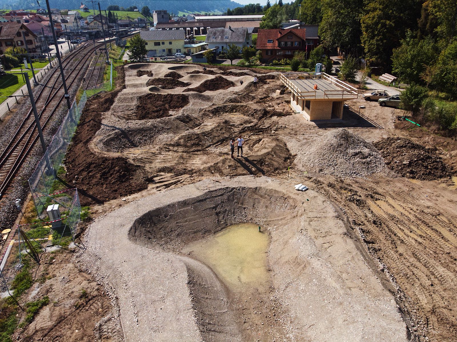 Die überdimensionale Badewanne aus der Luft