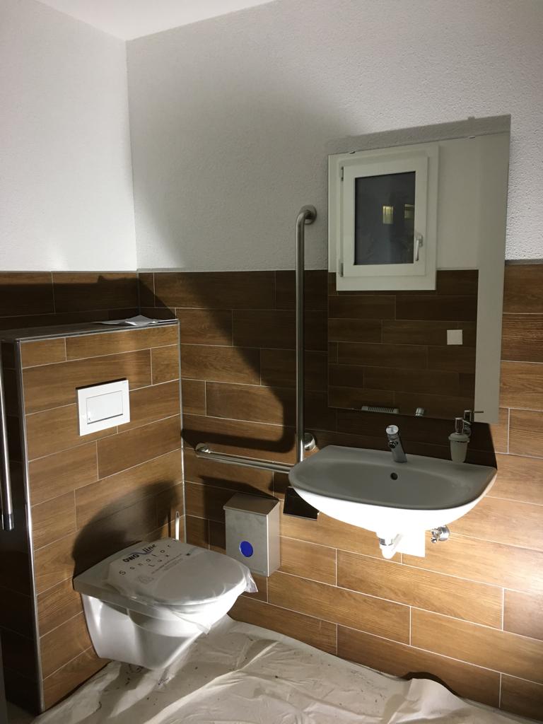 Die fertige Damen-/Invalidentoilette