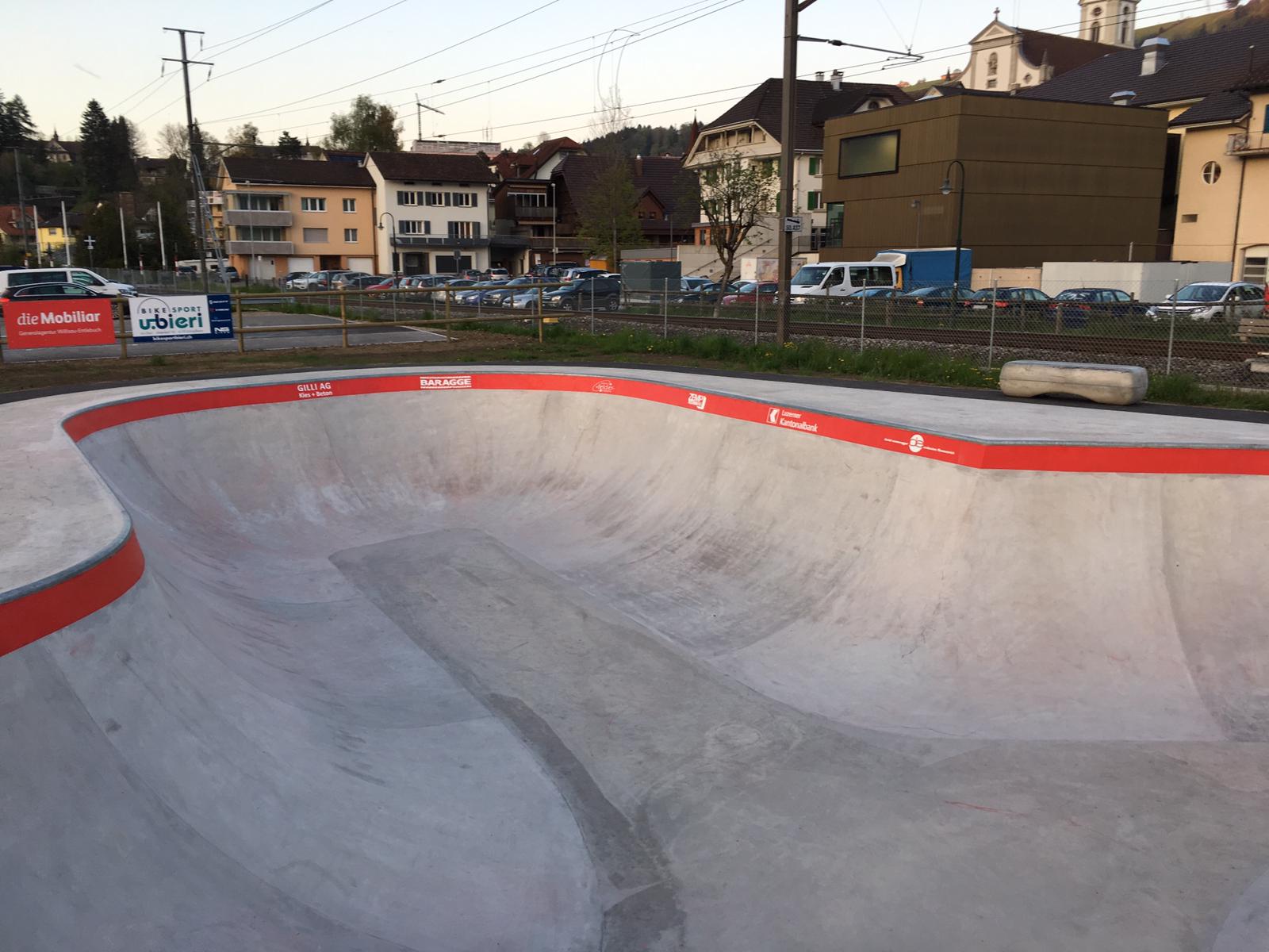 Die Bowl erstrahlt mit neuen Sponsorenlogos