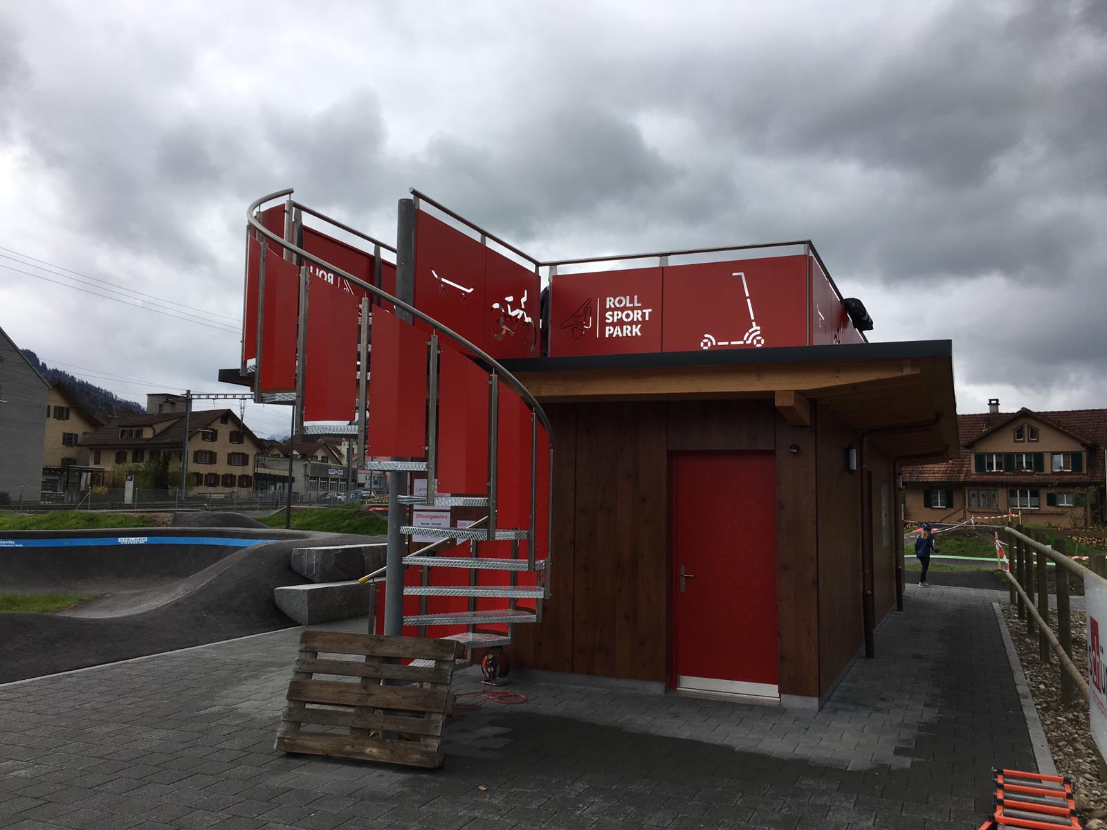 Die fertiggestellte Wendeltreppe sowie die Dachterrasse