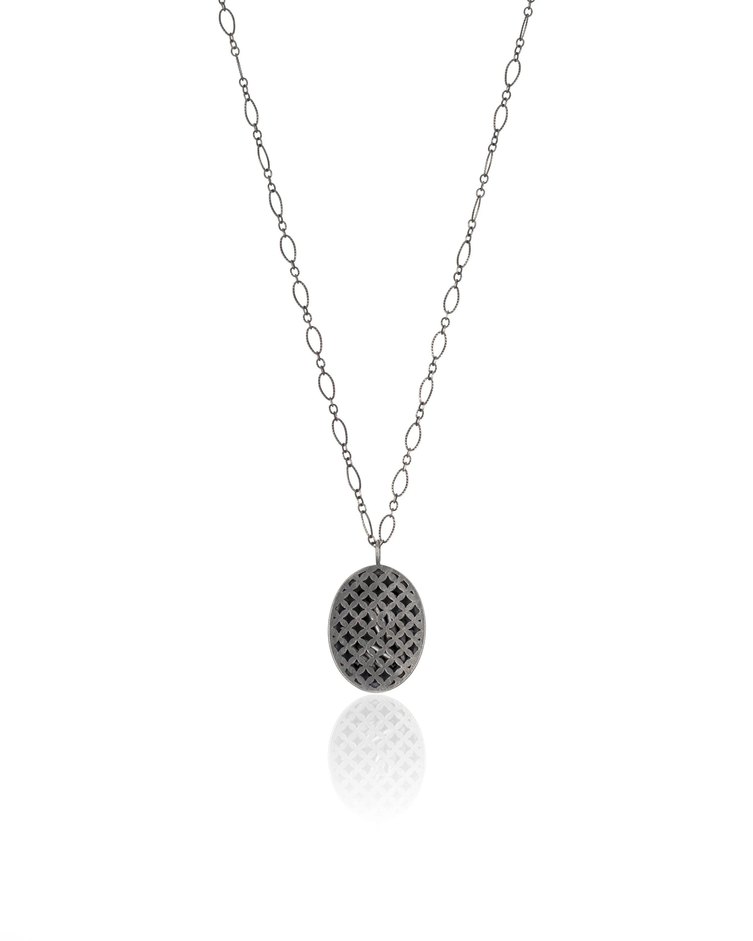 necklace_halo_shaker_spinel_oxi_silver_B.jpg