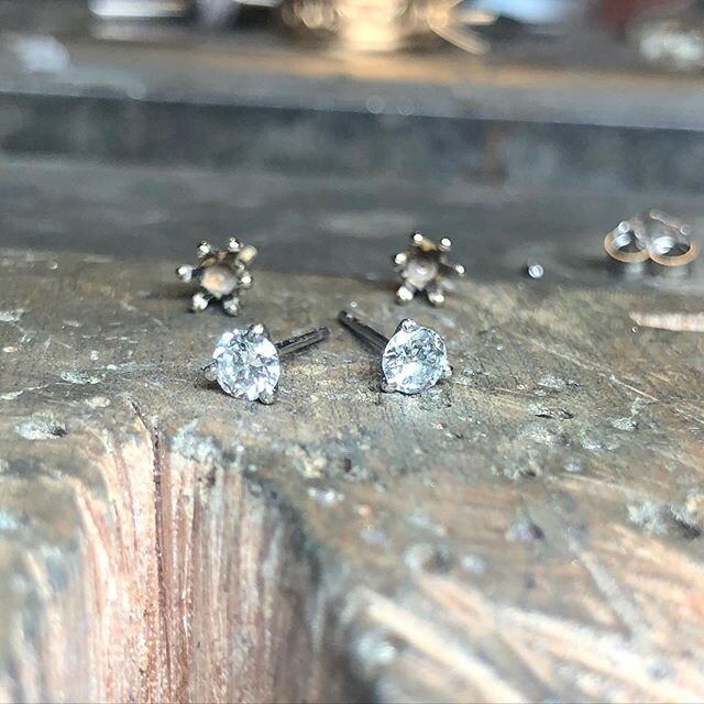 What a difference a new mounting makes! Rejuvenation! #olearidesigns #diamondstuds #diamond #diamonds #lovegold #sentimentaljewelry