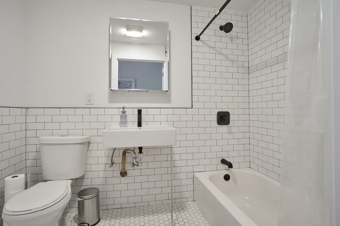 the-lafayette-house-bathroom-2.700x700.jpg