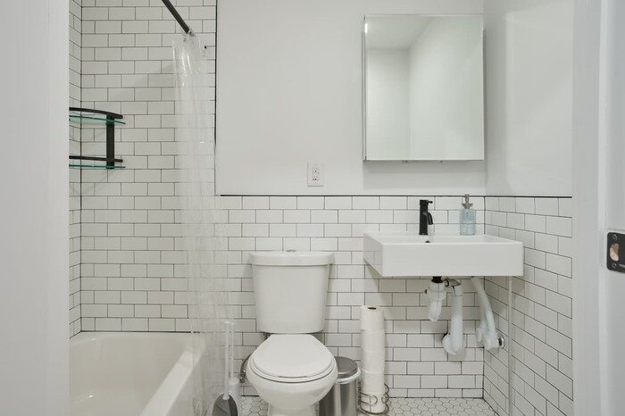 the-lafayette-house-bathroom-1.700x700.jpg
