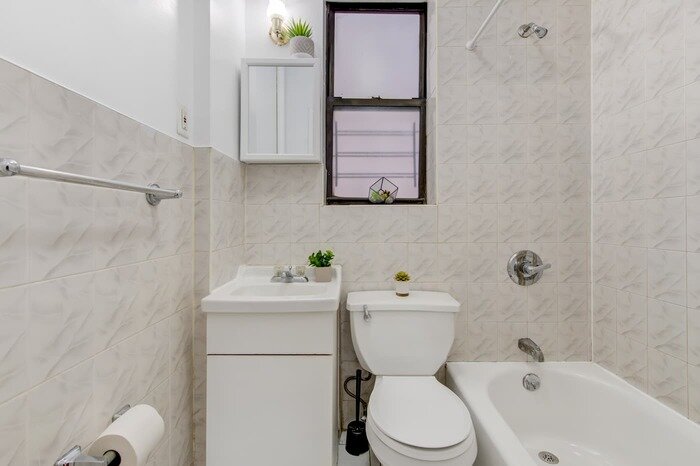 lexington-bathroom-1.700x700.jpg