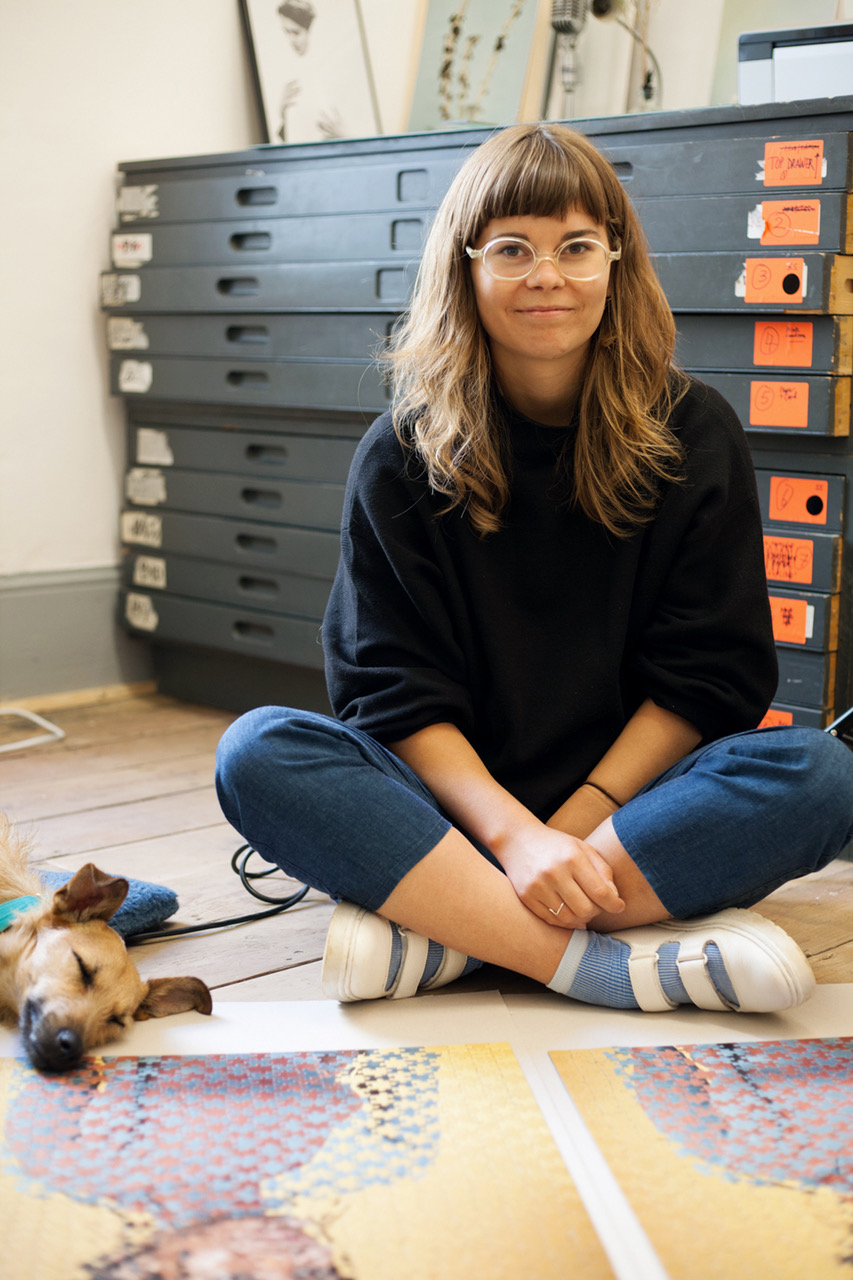 Born (1989) into an artistic family in the Black Forest, Germany, Alma Haser is based in the south east coast of England. Specialising in carefully constructed portraiture influenced by her creativity and background in fine art, Alma creates st…