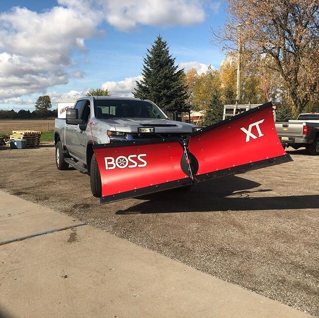 No Filter needed for this new shiny red Poly 9&rsquo;2 XT on a new 2020 Chevrolet 2500. Truck holds that plow up without effort. Let it ❄️ snow ⛄️ .
.
.
.
#Boss #bossplow #chevrolet #chevy #chevy2500hd #vplow #snowplow #winter #ironmountain #madeinmi