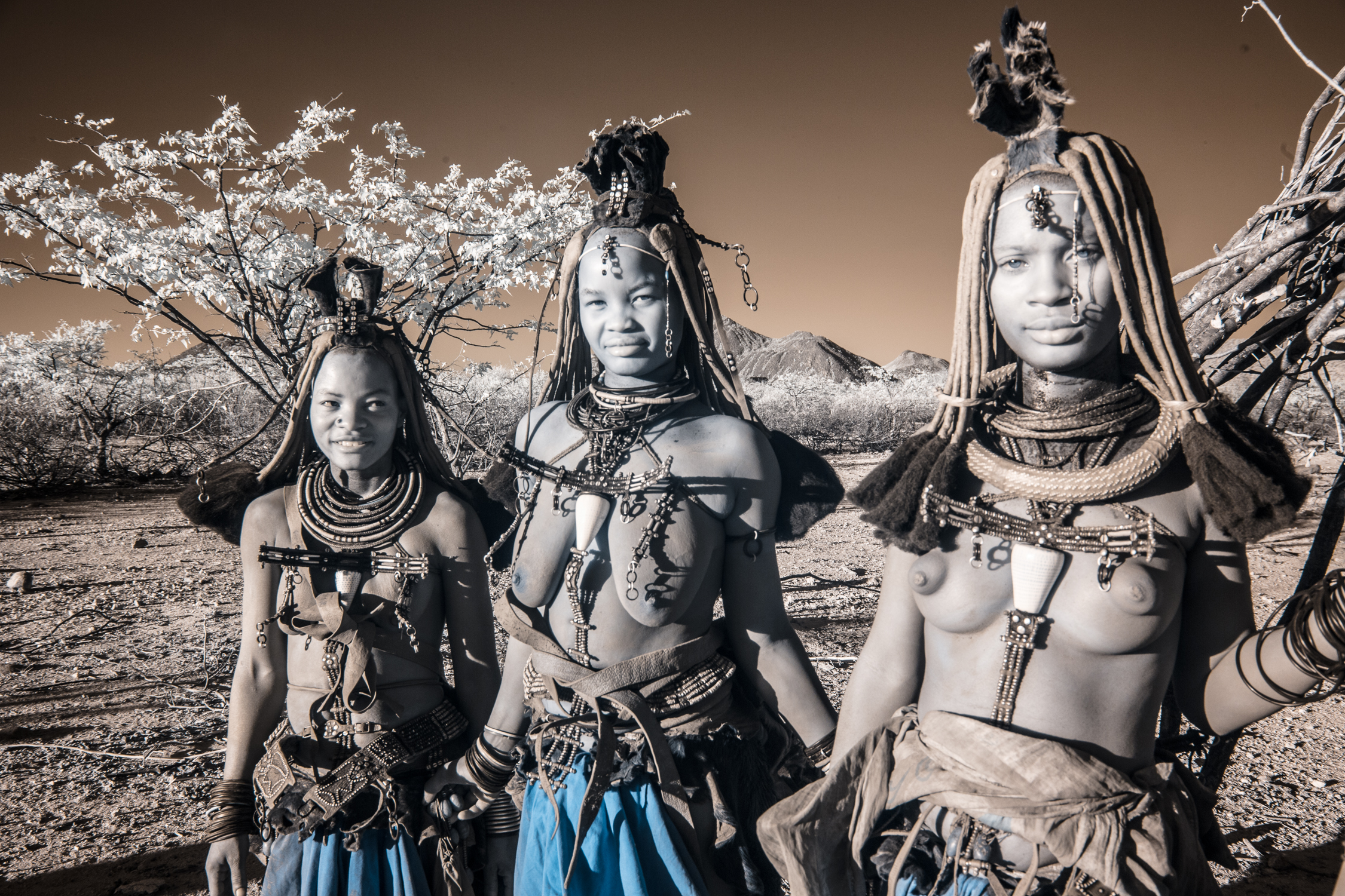  Himba girls. 