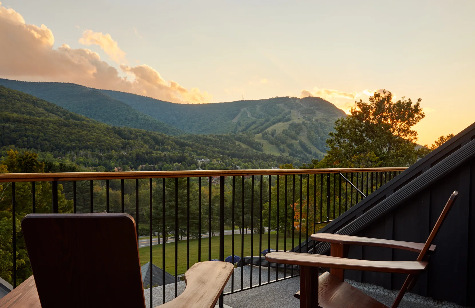 Mountain room terrace1_(c) ReadMcKendree.jpg