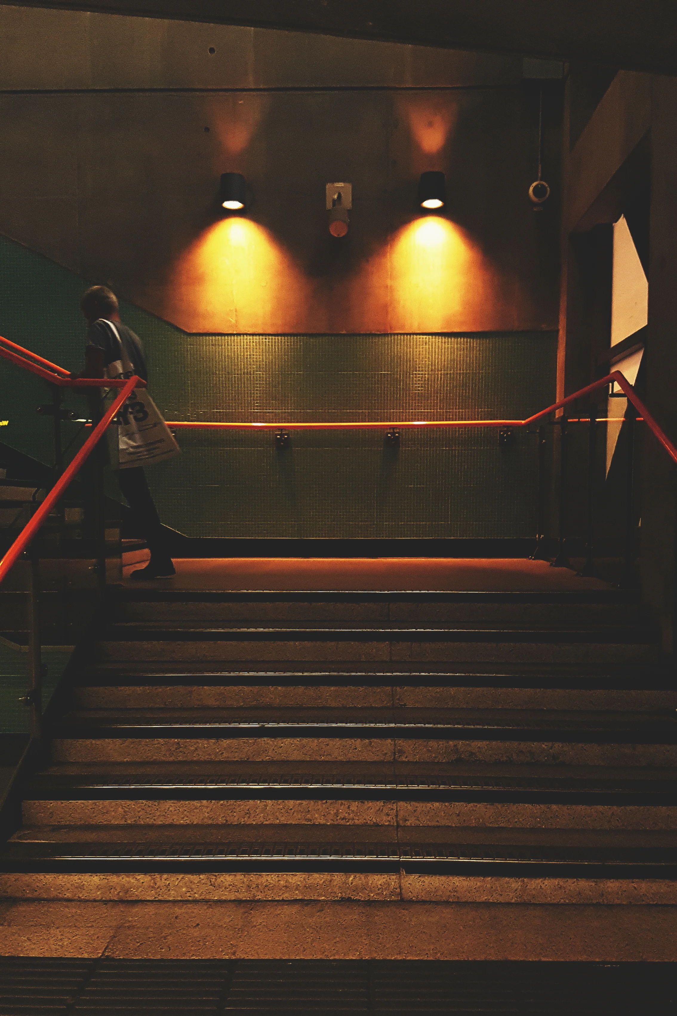 Loitering013.JPG