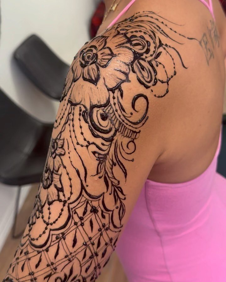 Swipe right to see the stain! An hours worth of Jagua for one of my favorite ladies. I&rsquo;m raffling off an hour worth of henna, which can be used towards a Jagua sleeve too. Link in bio to get a ticket to the raffle. Winners will be announced 7/8