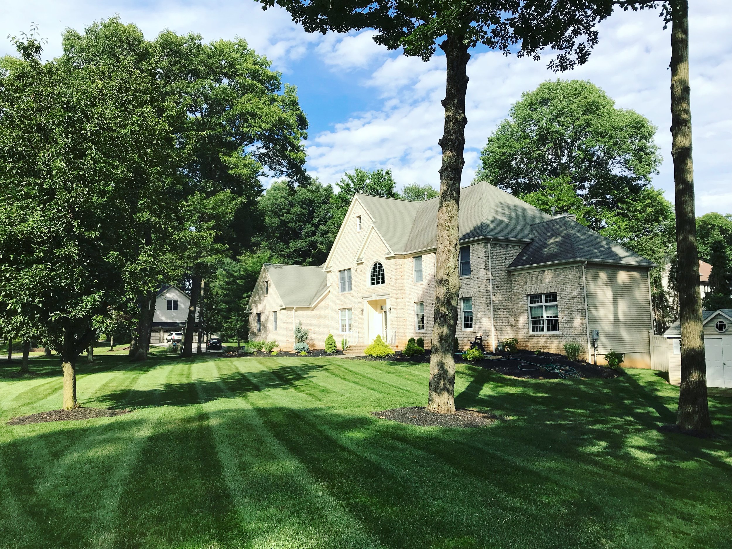 GUIDE TO ROUTIUE LAWN MAINTENCE