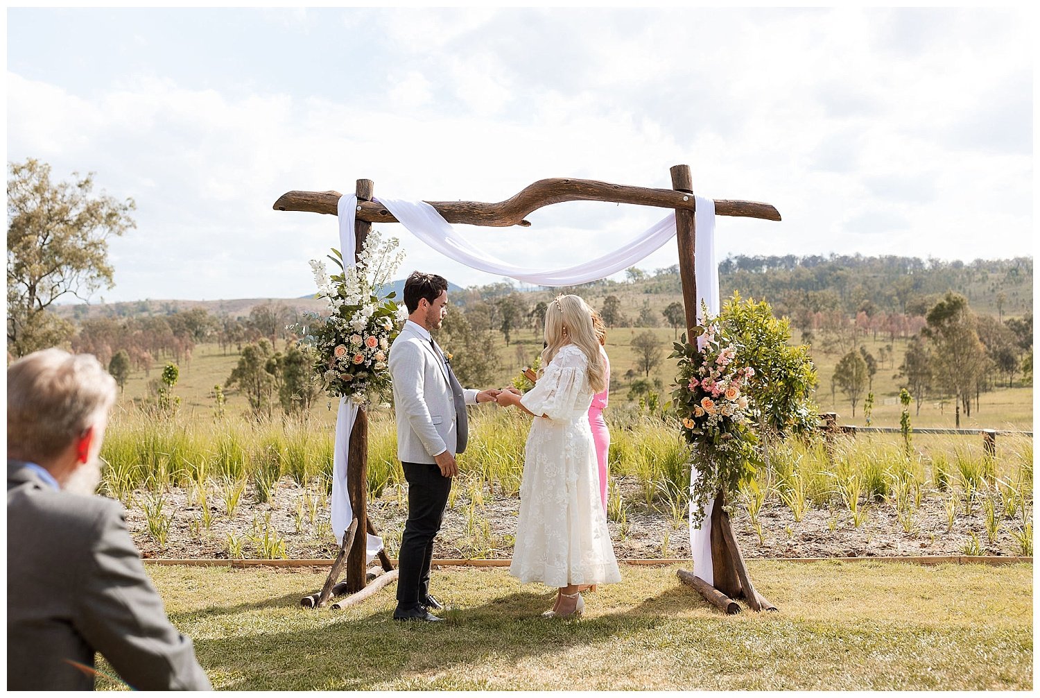 Scenic-rim-wedding-photographer-photographs-wedding-at-Skyline-Farmhouse-Rosevale (18).jpg