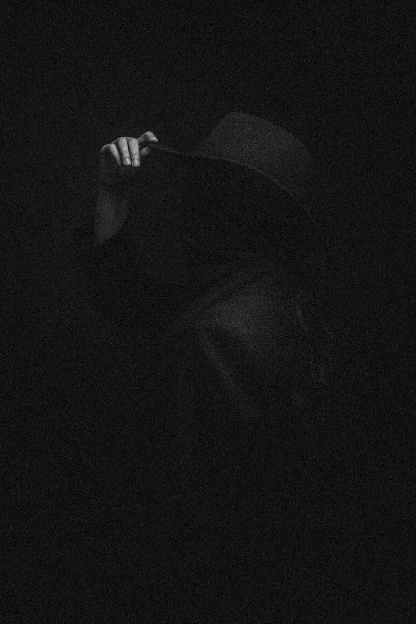 Olga-Tenyanin-Portrait-Photographer-Portland-Oregon-Vancouver-Washington-Spooky-shroud-hat-eerie-5.jpg