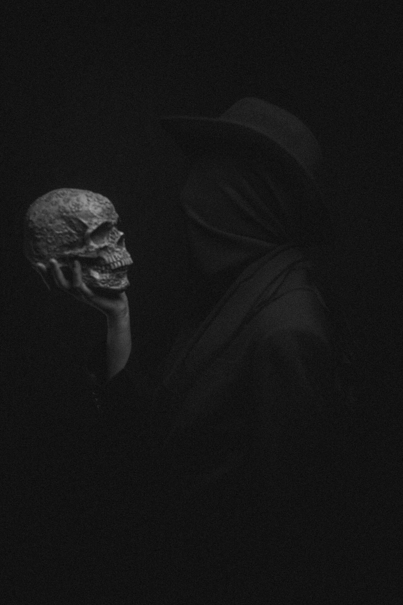 Olga-Tenyanin-Portrait-Photographer-Portland-Oregon-Vancouver-Washington-Spooky-shroud-skull-eerie-4.jpg