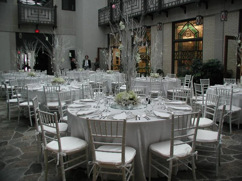 Aaron Court: perfect for small ceremonies, meetings, breakfasts, brunches, luncheons, cocktails and dinners. Two sets of French doors open to the Small Dining Room, which is included in the rental fee. Please consult the Events Director about the room capacity for specific usage.