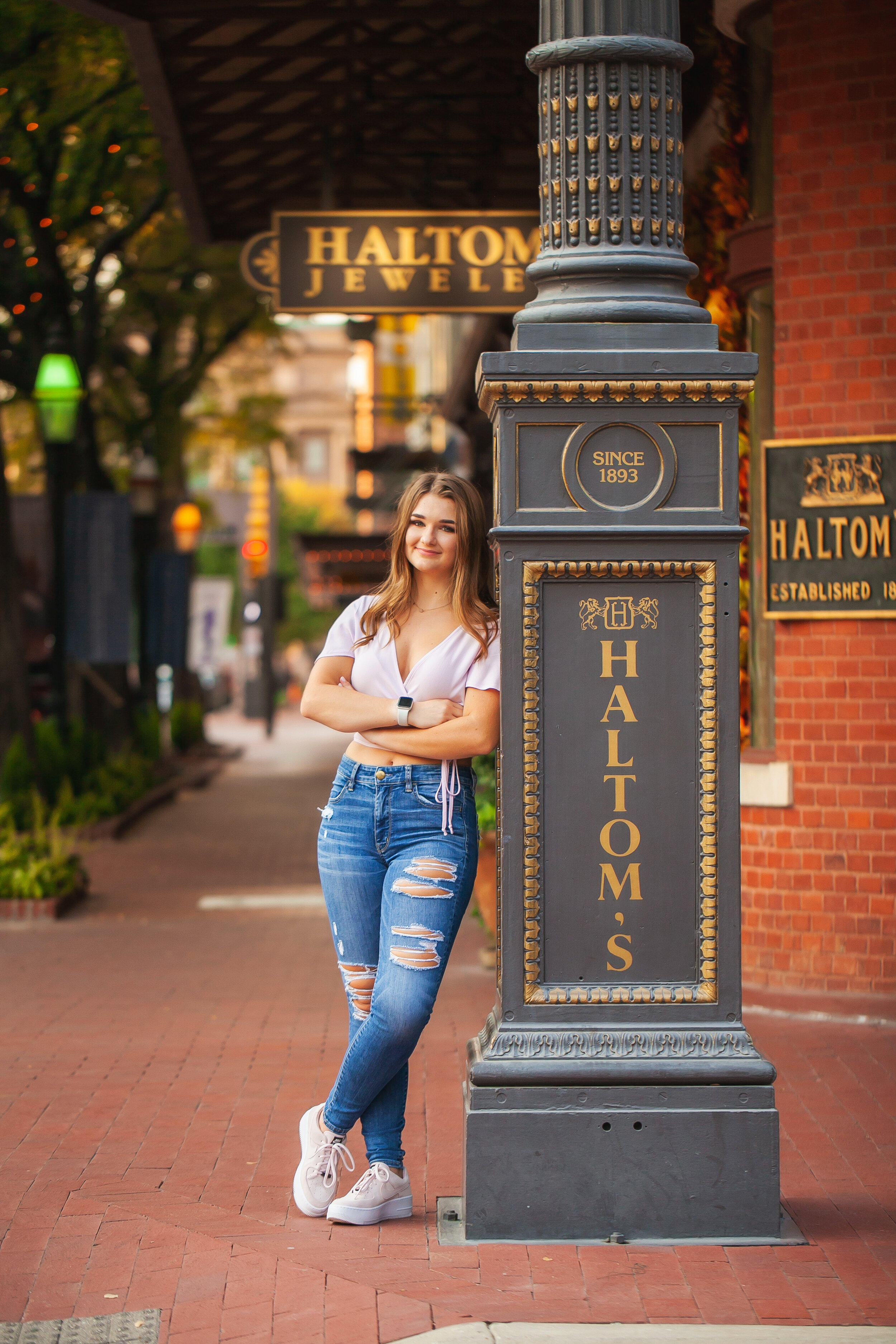 downtown-fort-worth-sundance-square-senior-pictures-photographer