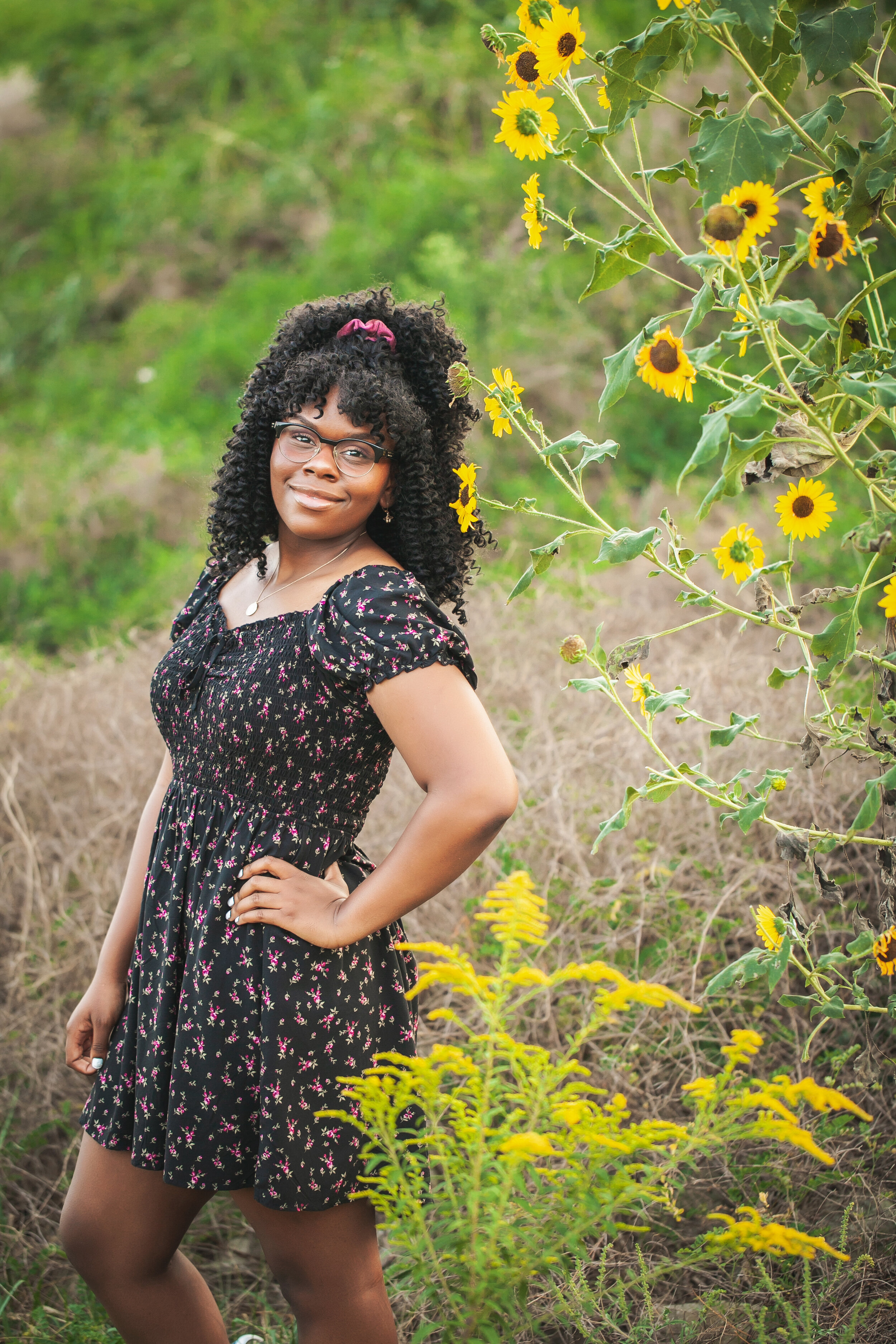 sunflowers-senior-session-fields-nature-fort-worth-senior-photographer