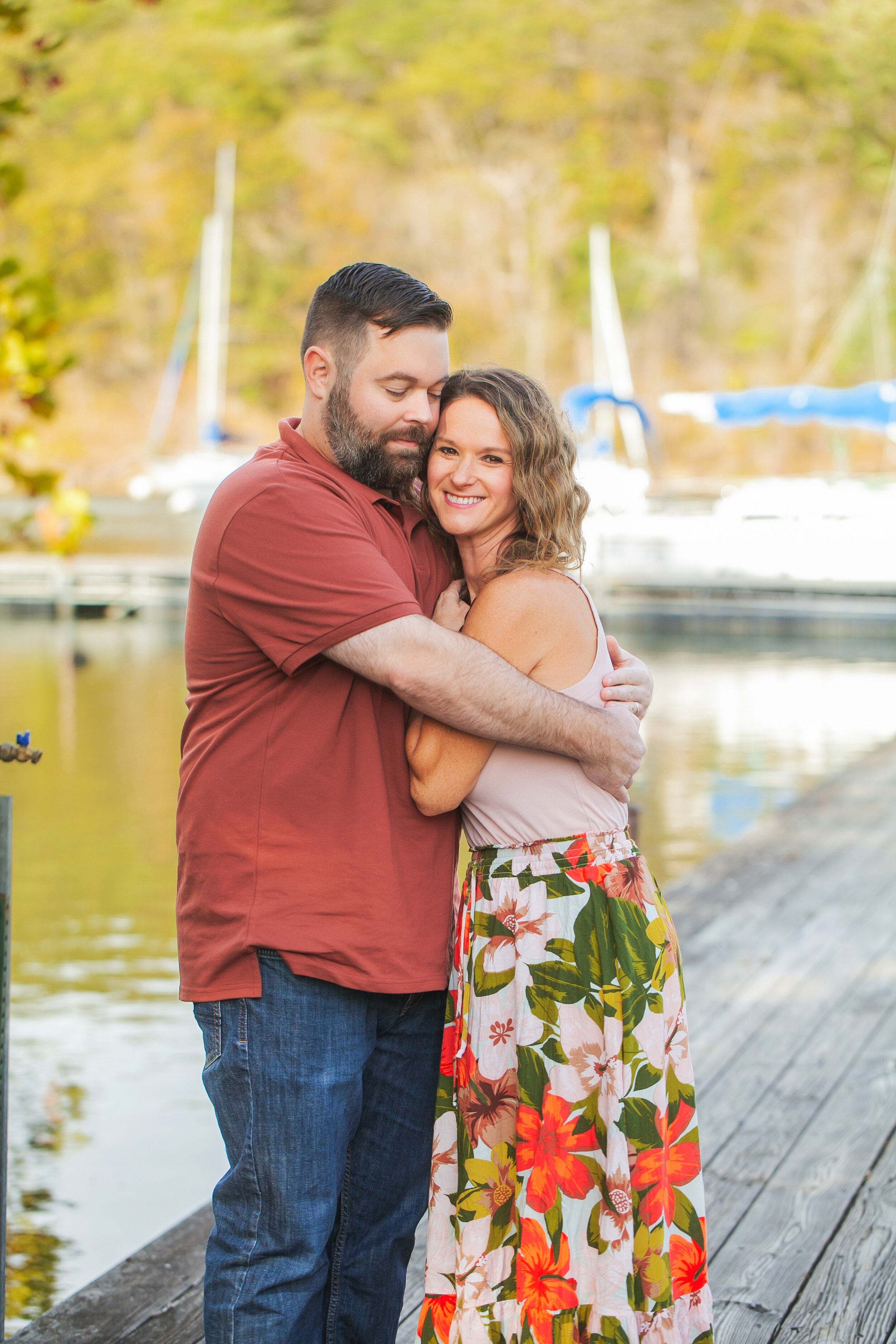couples-portrait-loving-mom-dad-dock-lake-family-photo-session-colleyville-tx