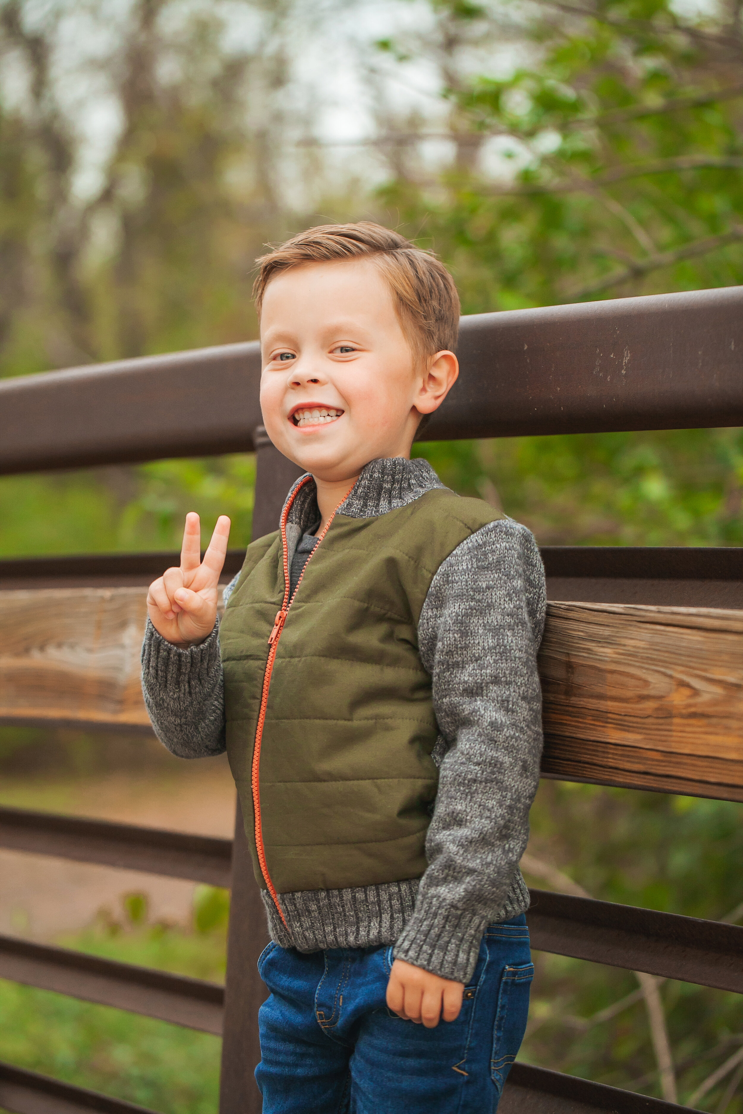 peace-sign-children's-portraits-with-personality-outdoor-family-children's-photographer-fort-worth